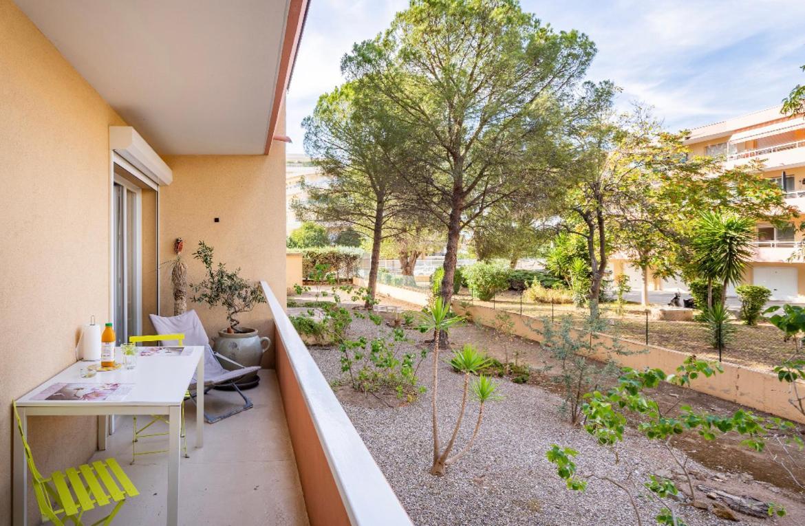 Joli T2 Tres Proche De La Plage De Fréjus Екстериор снимка
