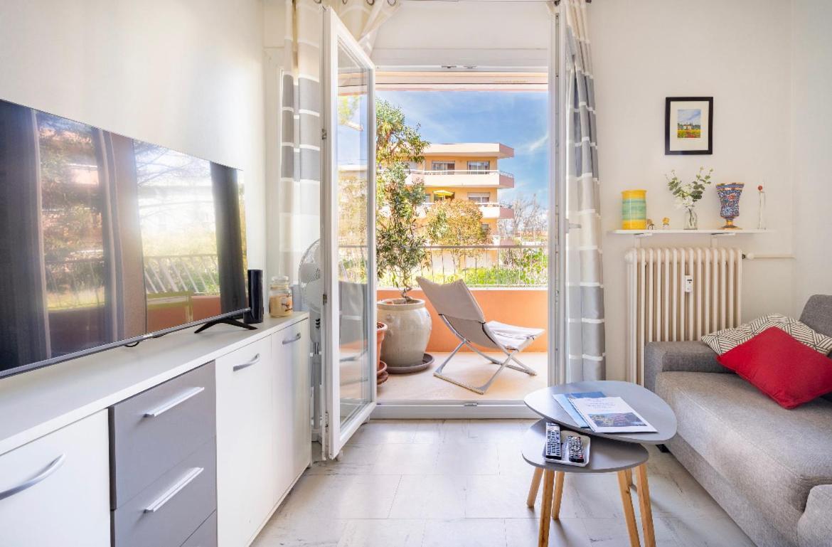 Joli T2 Tres Proche De La Plage De Fréjus Екстериор снимка